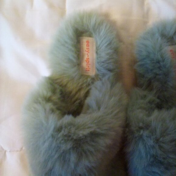 Easy Spirit blue/gray fuzzy slippers new never used size 6 1/2 to 7 1/2 - Picture 3 of 7